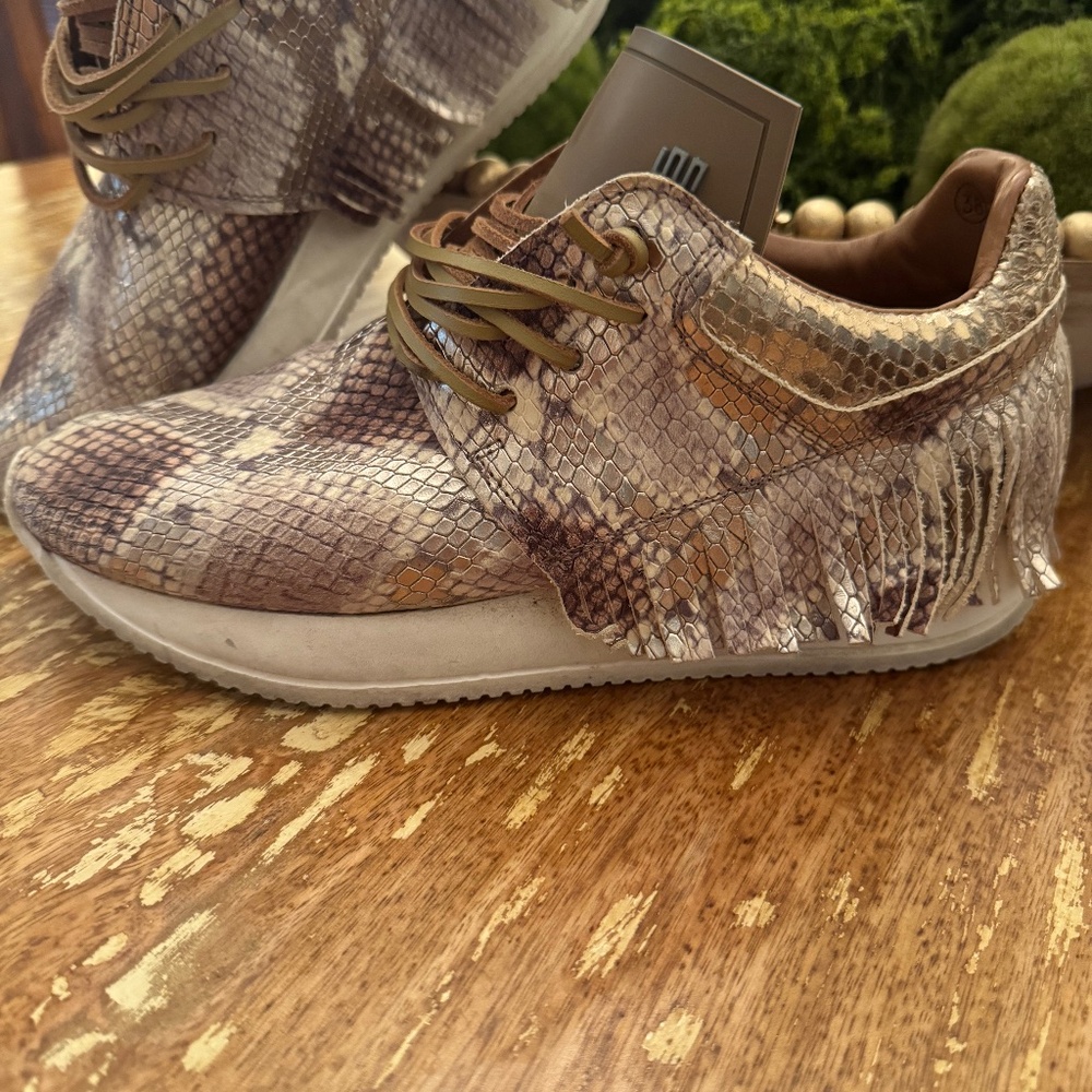 ITALIAN FRINGE WOMENS SNEAKERS
